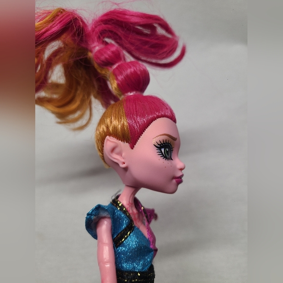 Monster High 13 Wishes Gigi Grant Doll - Picture 10 of 12